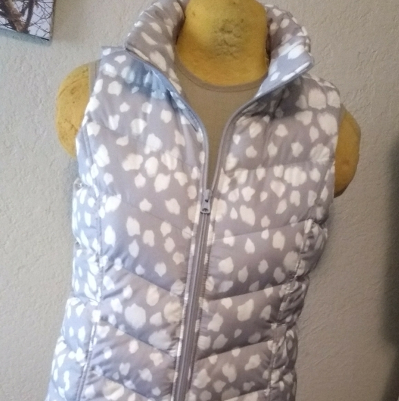 Sz S Lands' End gray & white cloud print down blend puffy vest excellent! - Picture 1 of 5